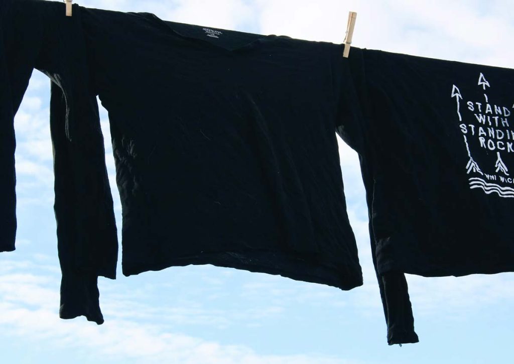 Как стирать черную одежду: важные советы